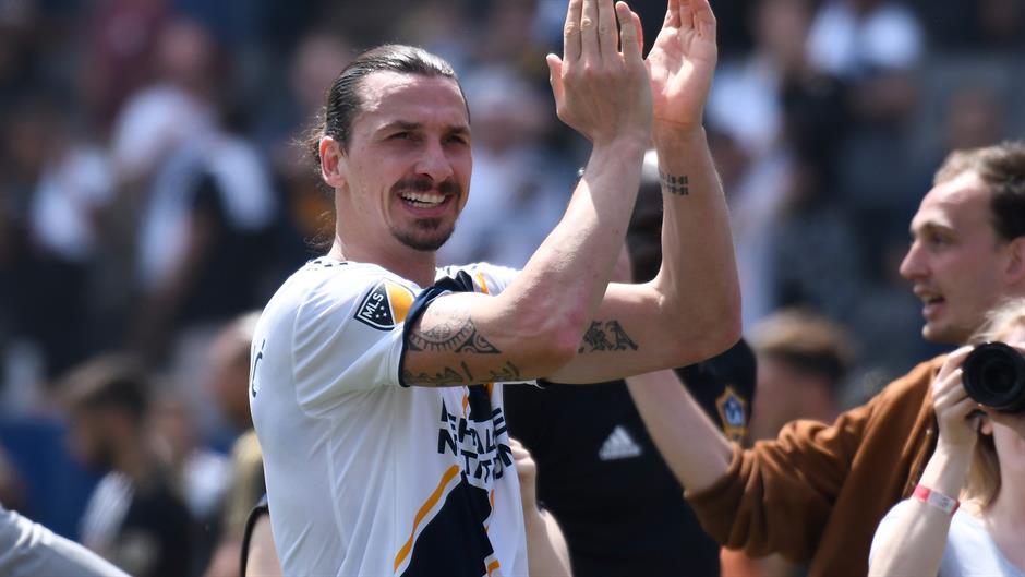 2018-03-31T212628Z_822737552_NOCID_RTRMADP_3_MLS-LOS-ANGELES-FC-AT-LOS-ANGELES-GALAXY