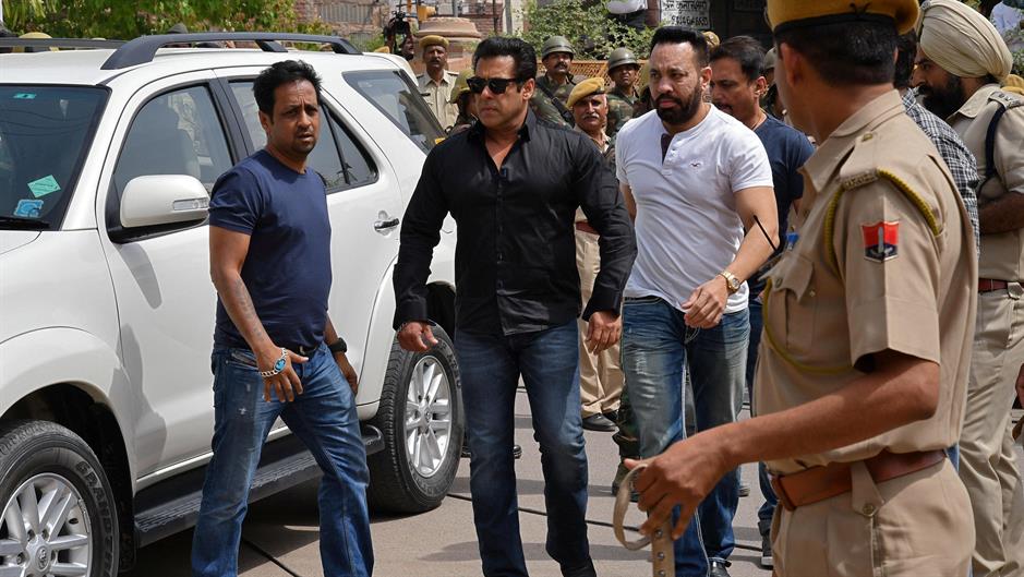 2018-04-05T082001Z_1924563429_RC1F966DE910_RTRMADP_3_INDIA-BOLLYWOOD-KHAN