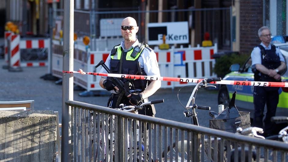 2018-04-07T171041Z_1381578181_RC182460D800_RTRMADP_3_GERMANY-CRASH