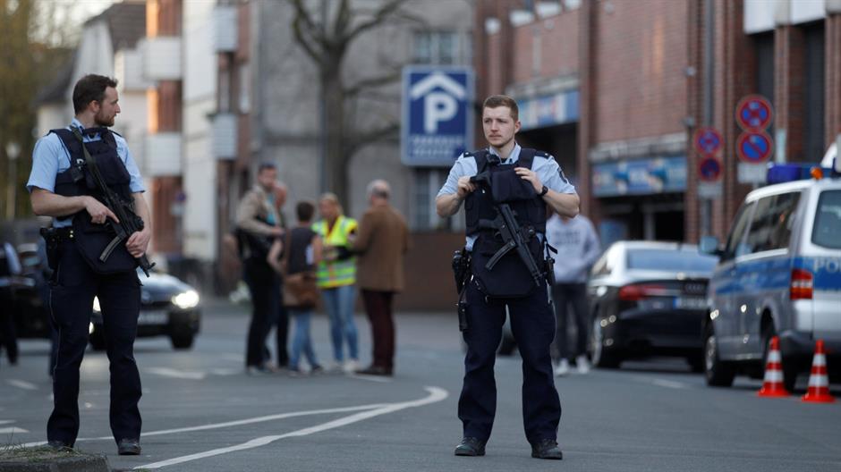 2018-04-07T172241Z_2087496635_RC1F0FD39CC0_RTRMADP_3_GERMANY-CRASH