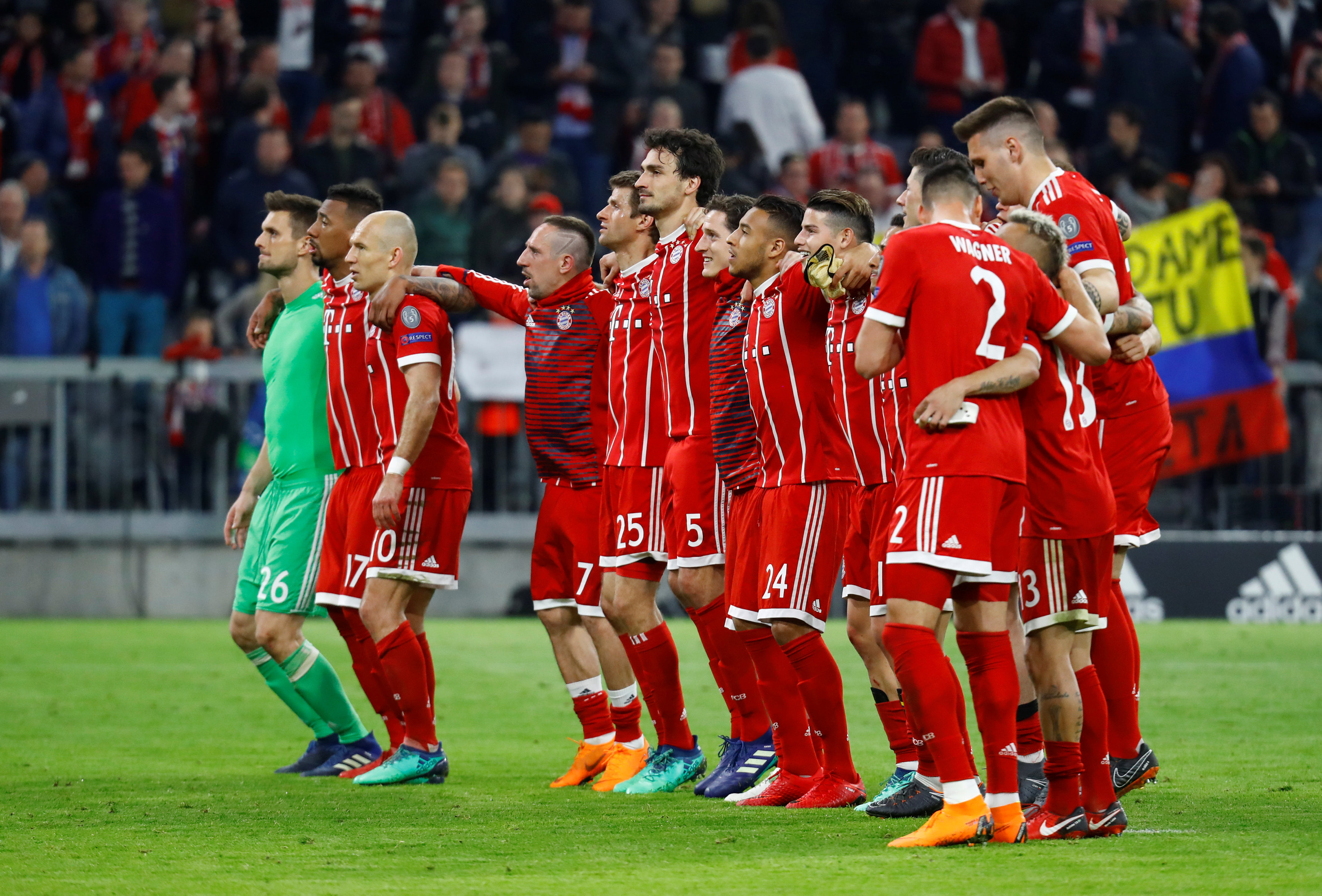 2018-04-11T210030Z_317385544_RC1FF9188880_RTRMADP_3_SOCCER-CHAMPIONS-BAY-SEV