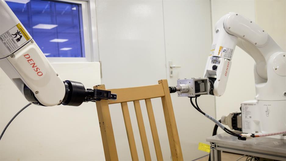 2018-04-19T020129Z_318481319_RC14FD6F3740_RTRMADP_3_SINGAPORE-ROBOTS-IKEA