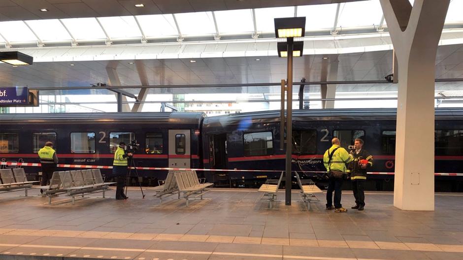 2018-04-20T062639Z_1658279259_RC1883A658C0_RTRMADP_3_AUSTRIA-CRASH