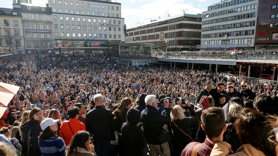 2018-04-21T150200Z_737519524_RC1AB3428C20_RTRMADP_3_PEOPLE-AVICII