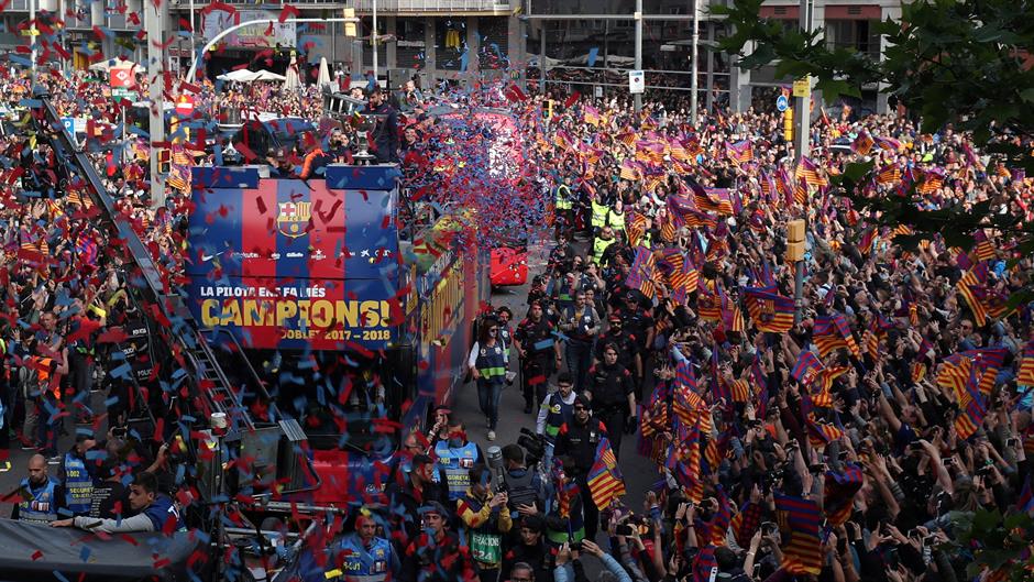 2018-04-30T183913Z_1079090004_RC173D52DE50_RTRMADP_3_SOCCER-SPAIN-BARCELONA-CELEBRATIONS