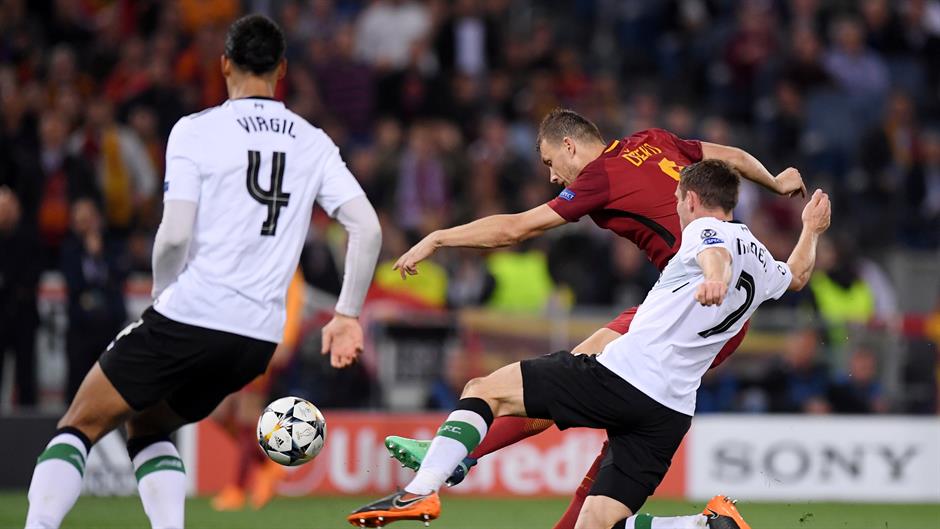 2018-05-02T195646Z_100879549_RC1119A1E880_RTRMADP_3_SOCCER-CHAMPIONS-ROM-LIV