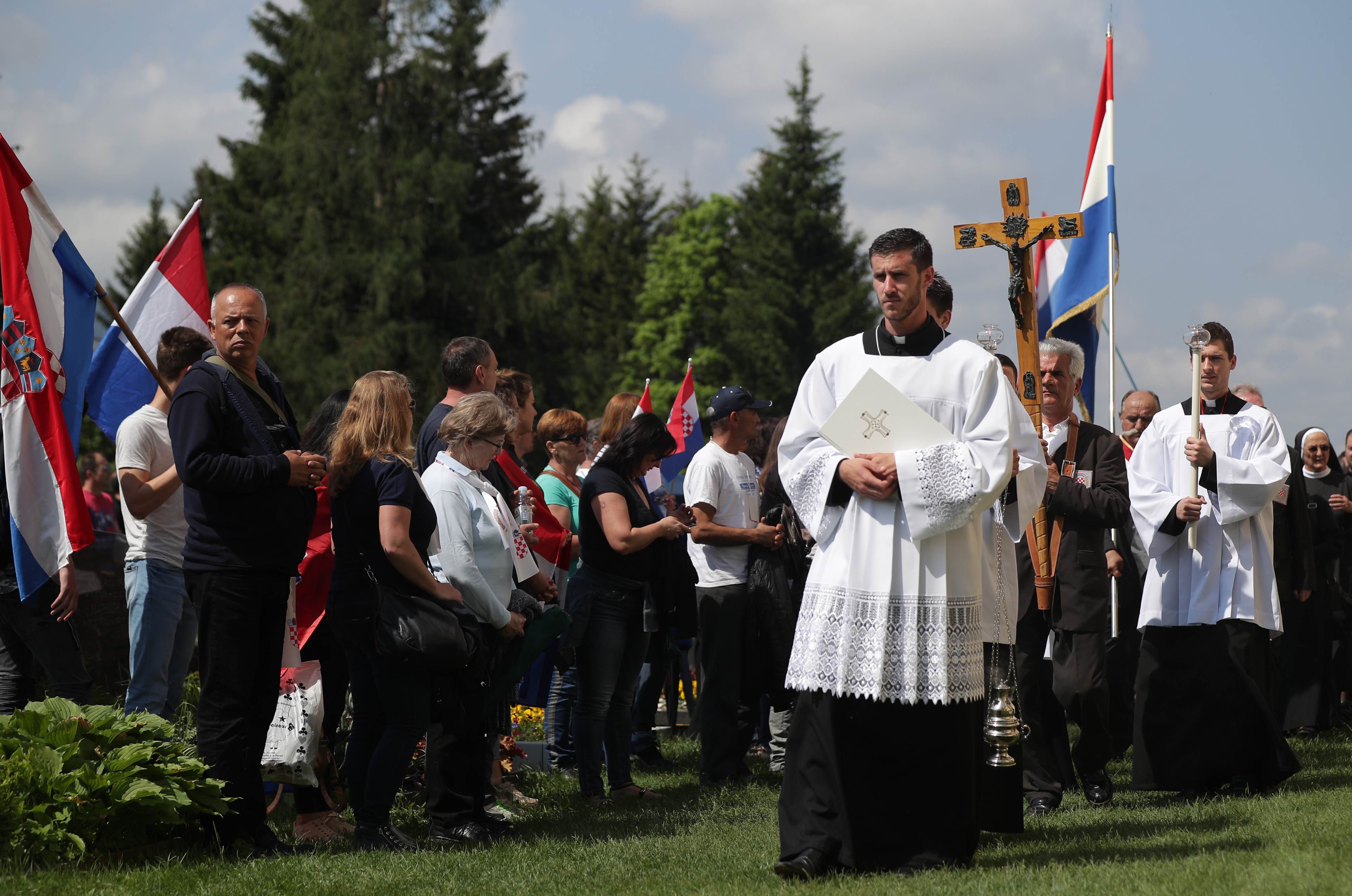 2018-05-12T092232Z_558466477_UP1EE5C0Q1J2L_RTRMADP_3_AUSTRIA-CROATIA-WW2-MEMORIAL