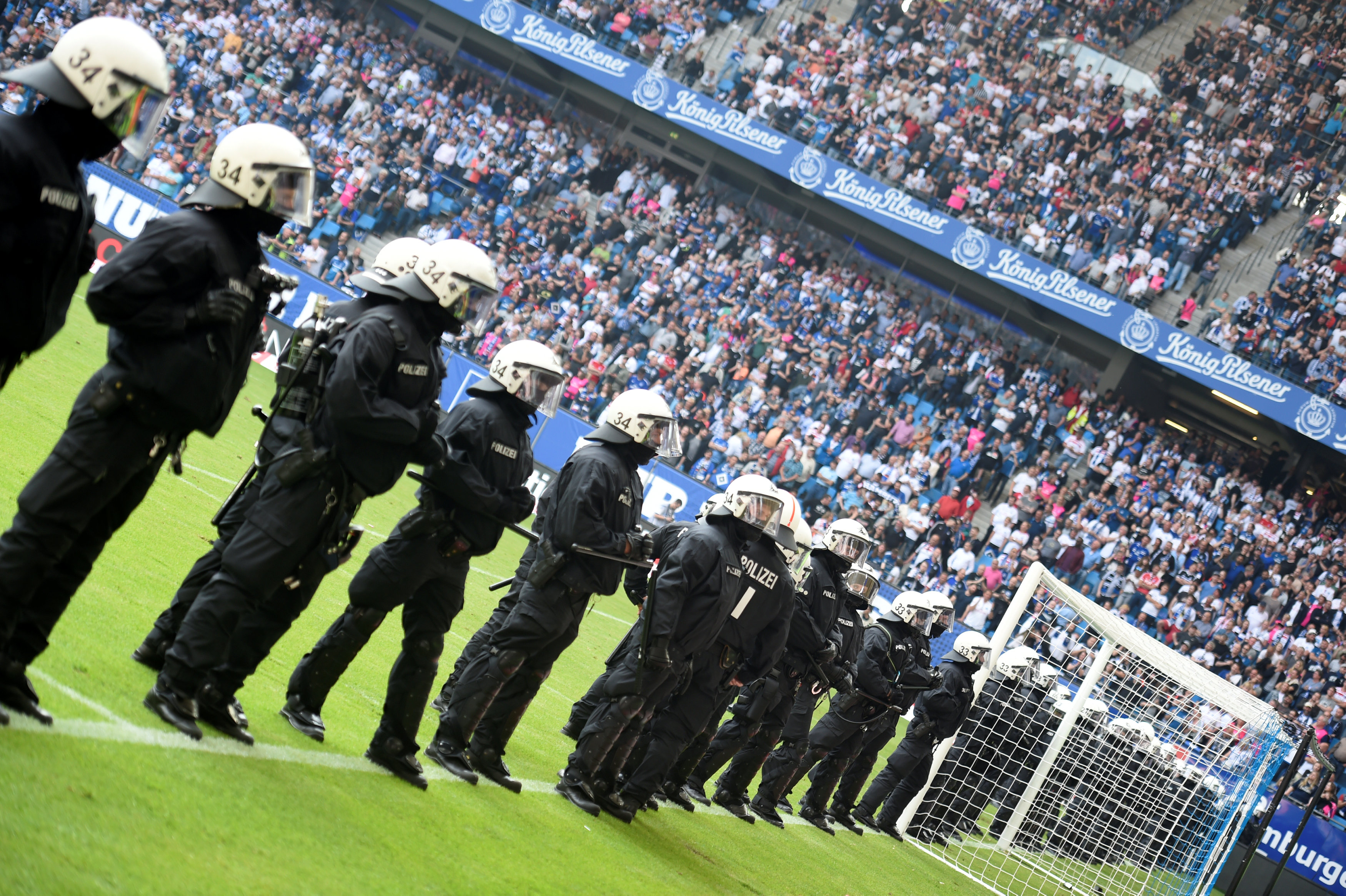 2018-05-12T153958Z_1214158004_RC1FF265D1B0_RTRMADP_3_SOCCER-GERMANY-HSV-BMG