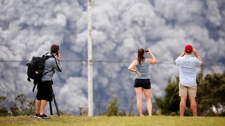 2018-05-16T051337Z_220872896_RC12ECBE7D00_RTRMADP_3_HAWAII-VOLCANO