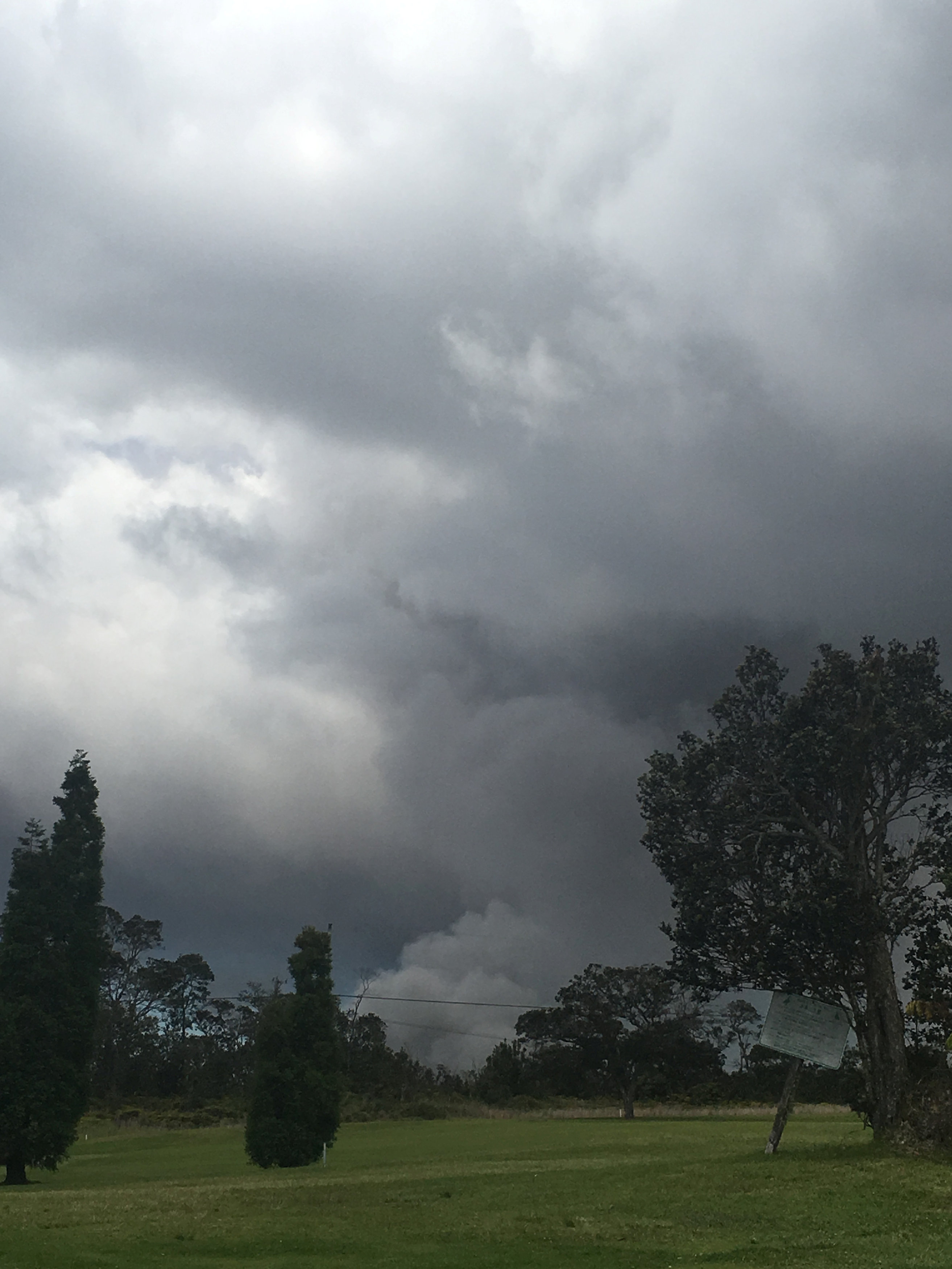 2018-05-17T080054Z_289508189_RC1F80A8D6B0_RTRMADP_3_HAWAII-VOLCANO