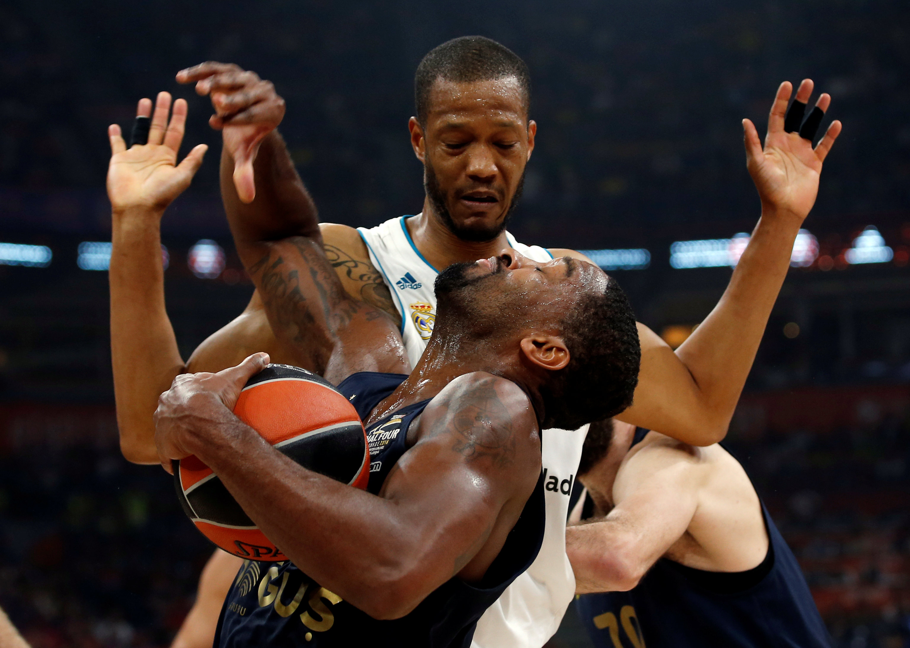 2018-05-20T190951Z_988031026_RC12B113F450_RTRMADP_3_BASKETBALL-EUROLEAGUE