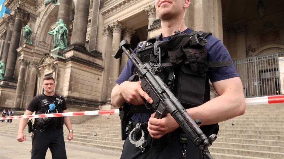 2018-06-03T152051Z_1762081145_RC1B30598F90_RTRMADP_3_GERMANY-SHOOTING