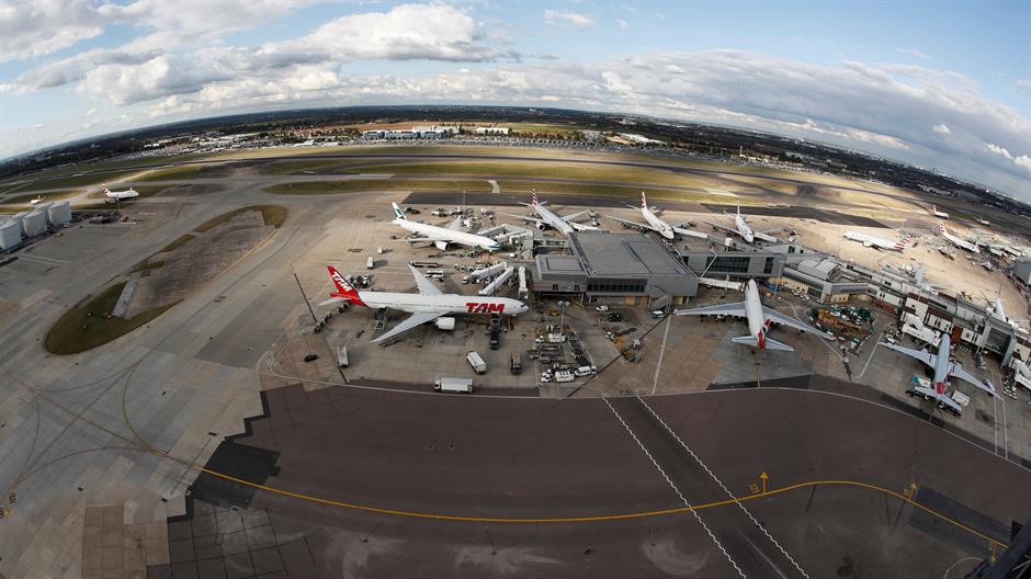 2018-06-05T073938Z_1143479400_RC16822FF2B0_RTRMADP_3_BRITAIN-AIRPORTS-HEATHROW