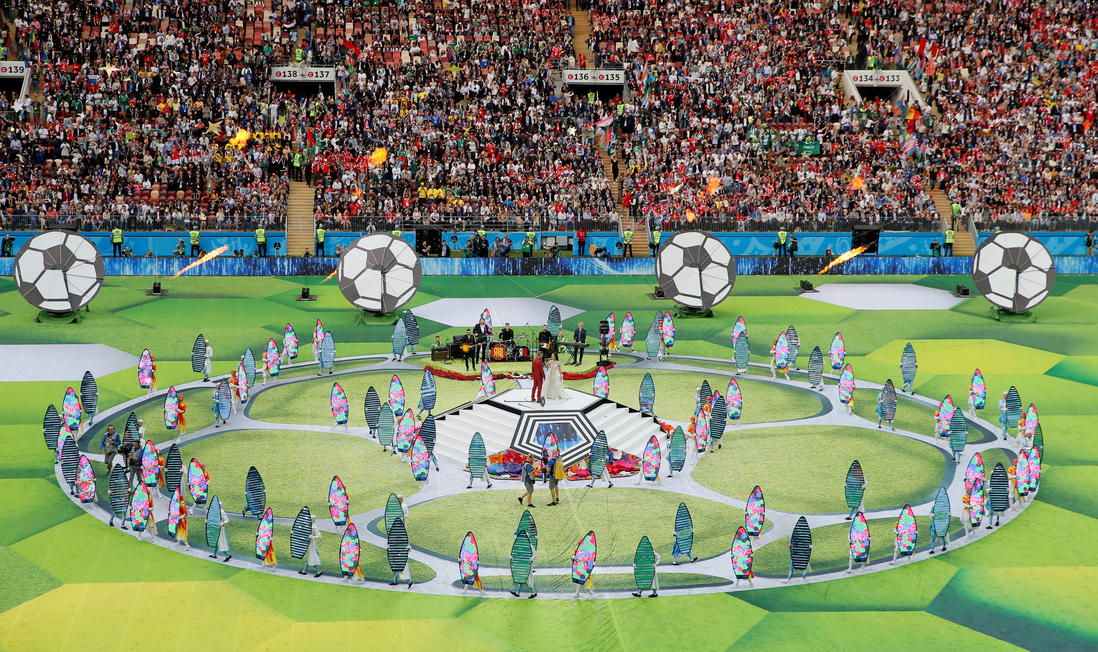 2018-06-14T145313Z_373507935_RC1EC7E9EEA0_RTRMADP_3_SOCCER-WORLDCUP-RUS-SAU-OPENING-CEREMONY