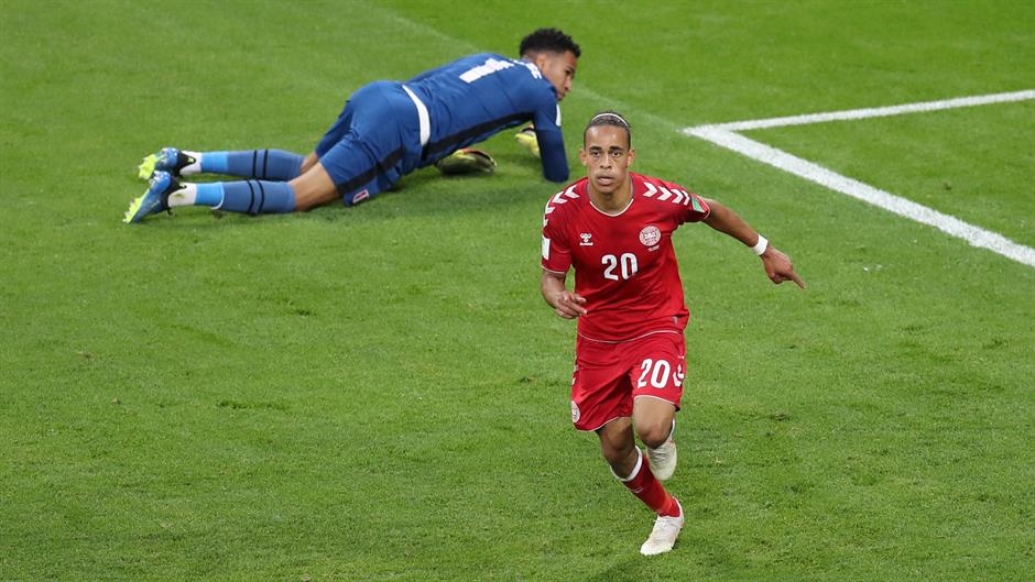 2018-06-16T172730Z_1691631754_RC1AE51D58A0_RTRMADP_3_SOCCER-WORLDCUP-PER-DNK