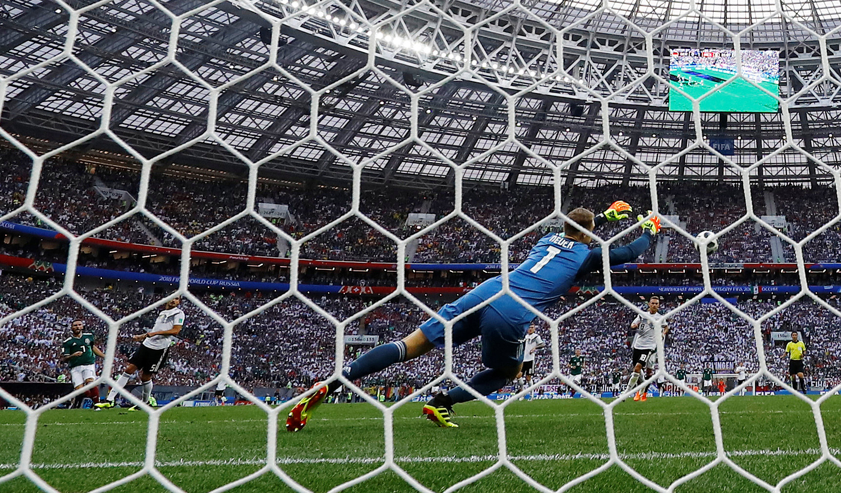 2018-06-17T164210Z_1836560710_RC1FDD3908A0_RTRMADP_3_SOCCER-WORLDCUP-GER-MEX