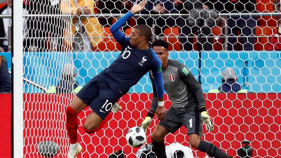 2018-06-21T153710Z_1140815742_RC1351678E30_RTRMADP_3_SOCCER-WORLDCUP-FRA-PER