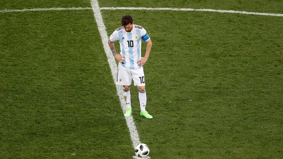 2018-06-21T191354Z_1743570512_RC14BA1623F0_RTRMADP_3_SOCCER-WORLDCUP-ARG-CRO