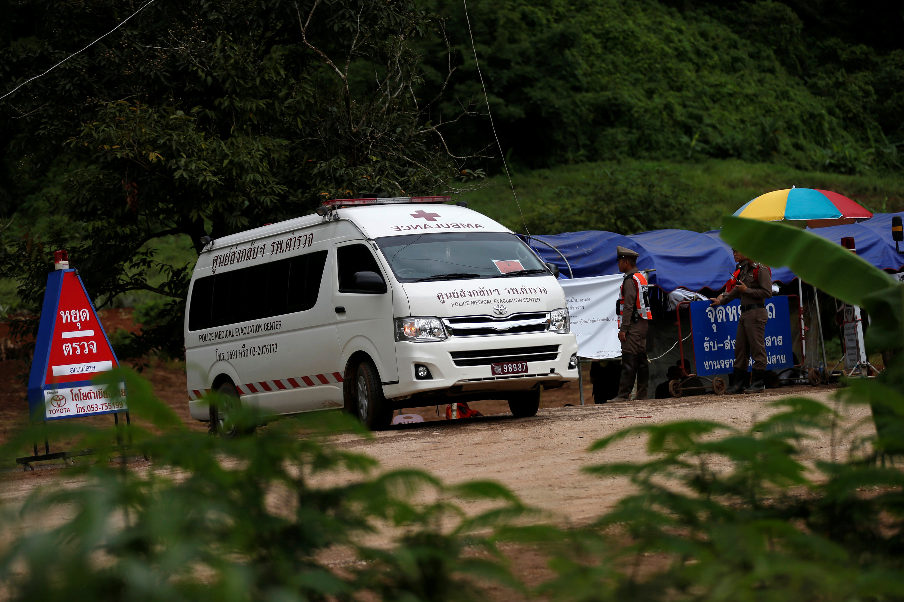 2018-07-09T050914Z_1595969935_RC1BA6F3F700_RTRMADP_3_THAILAND-ACCIDENT-CAVE