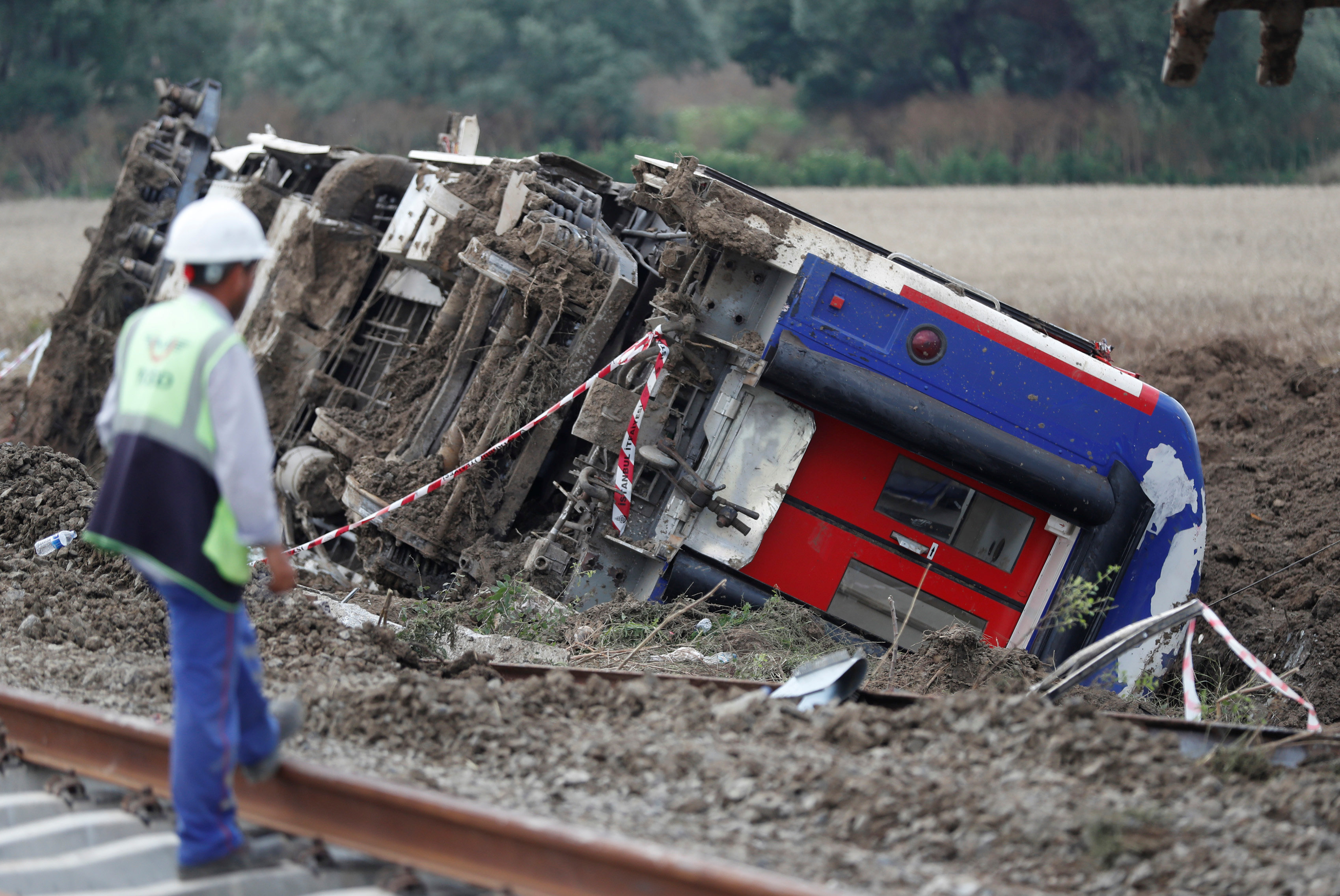 2018-07-09T130614Z_956881321_RC1D68FC55F0_RTRMADP_3_TURKEY-TRAIN