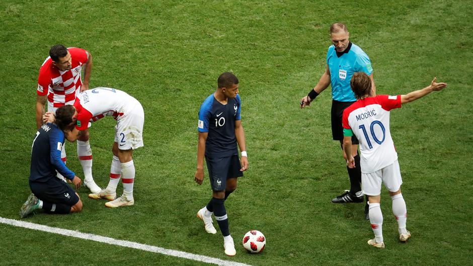 2018-07-15T165451Z_1454646521_RC1D0600D000_RTRMADP_3_SOCCER-WORLDCUP-FINAL