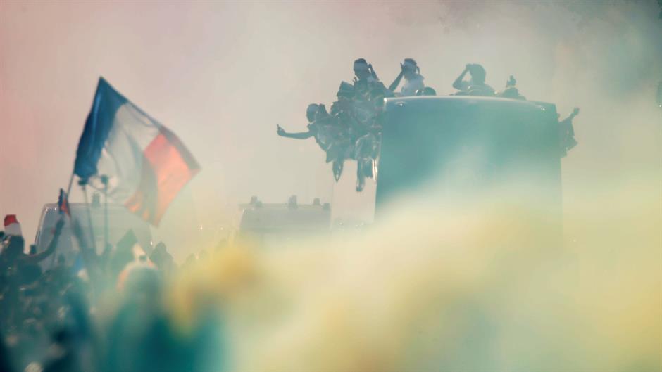 2018-07-16T212549Z_994041081_RC1976577860_RTRMADP_3_SOCCER-WORLDCUP-FRANCE-PARADE