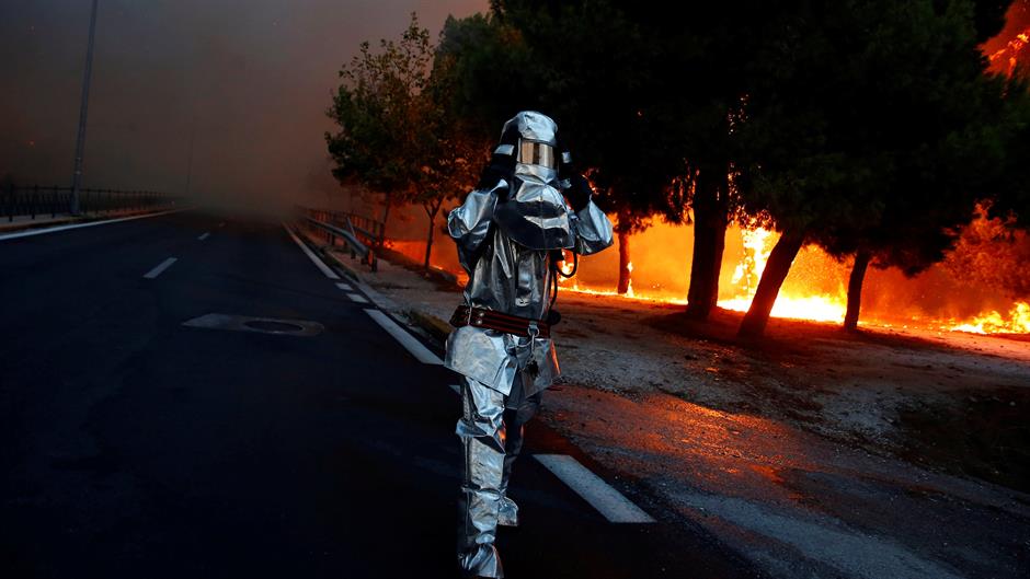 2018-07-23T195230Z_1432240316_RC1676691200_RTRMADP_3_GREECE-WILDFIRE