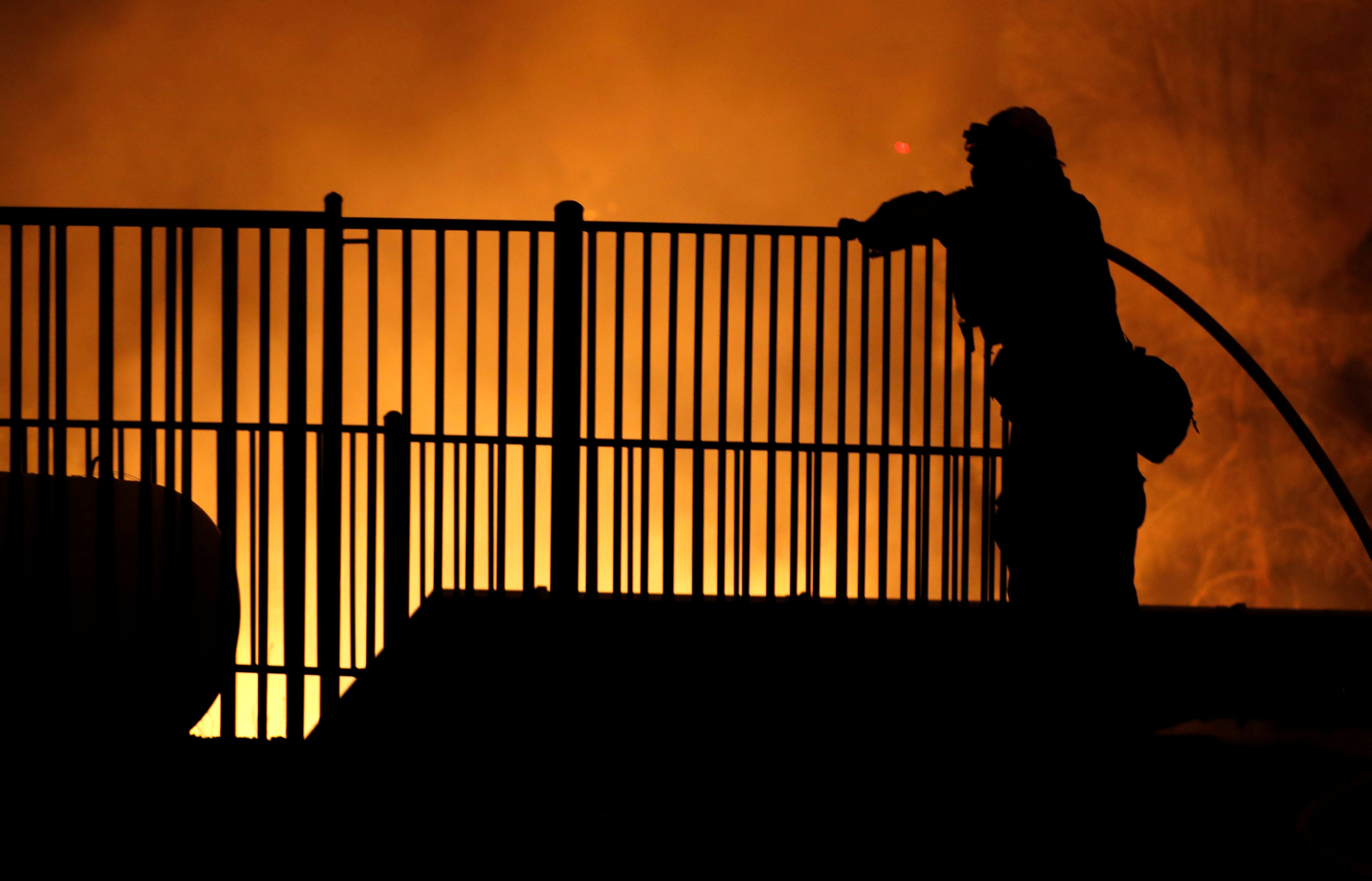 2018-07-27T103735Z_99478155_RC16AC1C9300_RTRMADP_3_USA-WILDFIRES