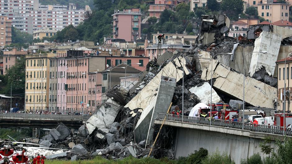 2018-08-14T132808Z_889044805_RC1249EAD340_RTRMADP_3_ITALY-MOTORWAY-COLLAPSE