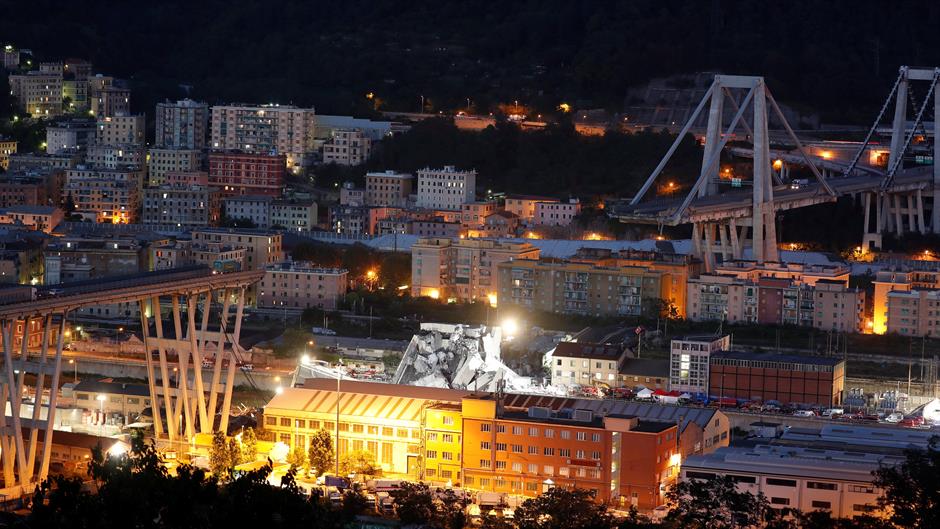 2018-08-14T191609Z_2008119984_RC182437E970_RTRMADP_3_ITALY-MOTORWAY-COLLAPSE