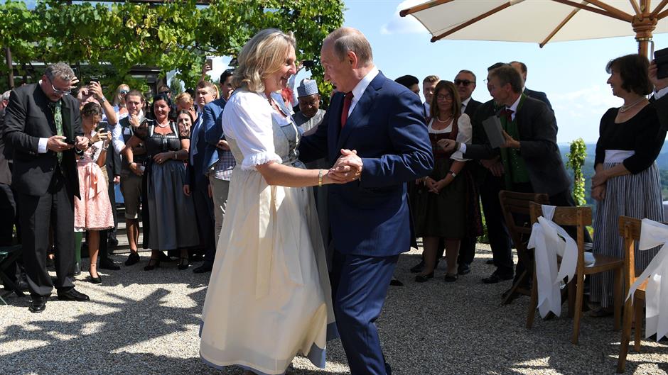 2018-08-18T135756Z_1647675394_UP1EE8I11VX18_RTRMADP_3_RUSSIA-AUSTRIA-PUTIN