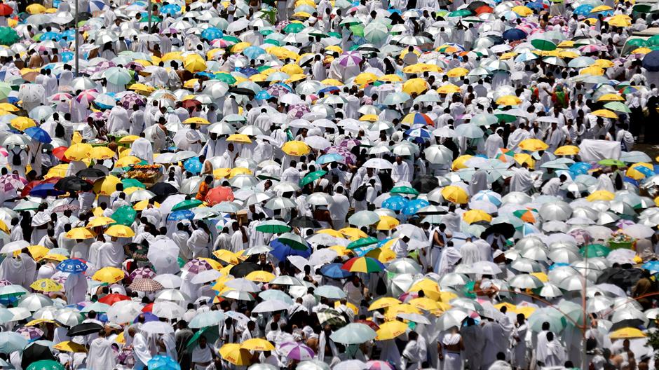 2018-08-20T141428Z_1169378538_RC1C3E4CC210_RTRMADP_3_SAUDI-HAJ