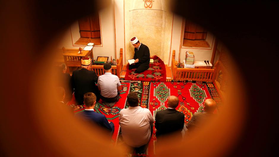 2018-08-21T122759Z_590481455_RC14F83A3A00_RTRMADP_3_RELIGION-EID-BOSNIA