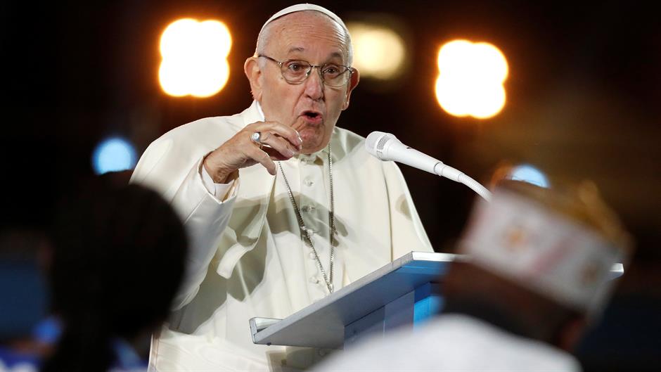 2018-08-25T202542Z_1488801722_RC1E6A5DD710_RTRMADP_3_POPE-IRELAND