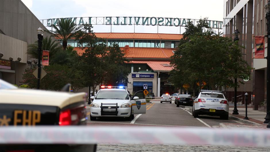 2018-08-26T225703Z_1381742047_RC1733EF0AA0_RTRMADP_3_FLORIDA-SHOOTING