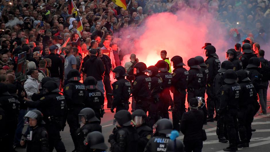 2018-08-27T182543Z_655089188_RC18CAC75A70_RTRMADP_3_GERMANY-CHEMNITZ