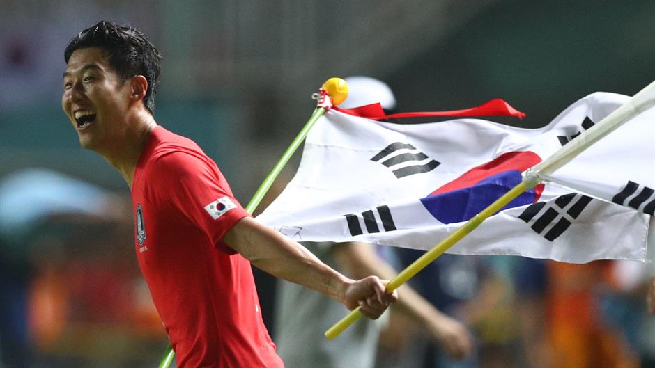 2018-09-01T153613Z_2129209503_HP1EE9117CCRL_RTRMADP_3_GAMES-ASIA-SOCCER