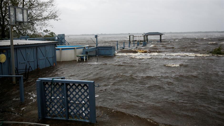 2018-09-13T201927Z_377320415_RC11903DFD00_RTRMADP_3_STORM-FLORENCE