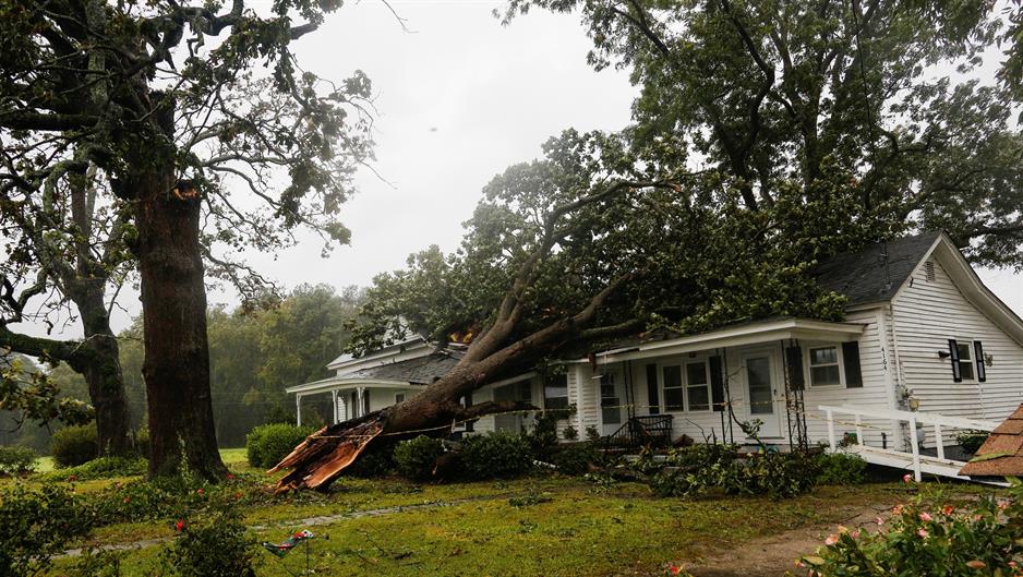 2018-09-15T001929Z_363993542_RC1E77CB6350_RTRMADP_3_STORM-FLORENCE