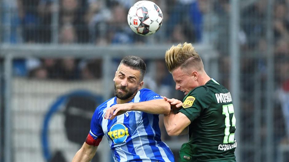 2018-09-15T140024Z_257286348_RC1811E1C9B0_RTRMADP_3_SOCCER-GERMANY-WOB-BCS