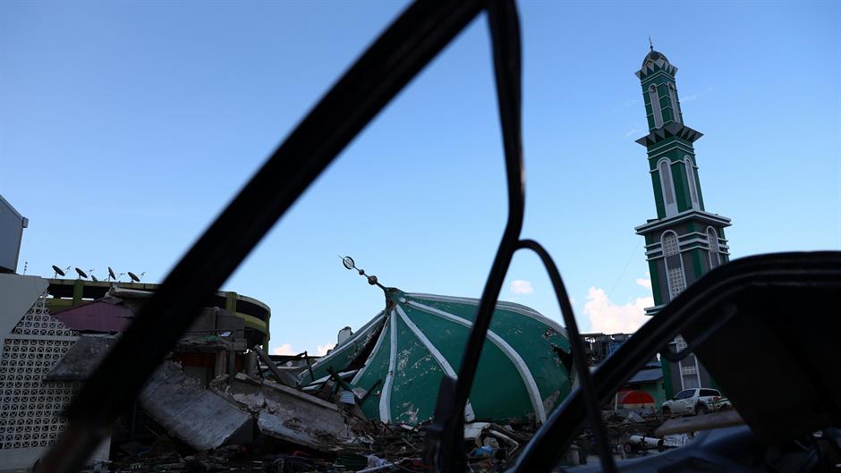 2018-10-02T094951Z_1412641816_RC181740A7E0_RTRMADP_3_INDONESIA-QUAKE