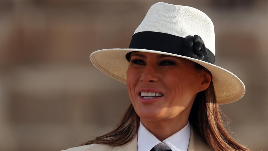 2018-10-06T204746Z_1281632396_RC1E215EDAB0_RTRMADP_3_USA-TRUMP-MELANIA-EGYPT