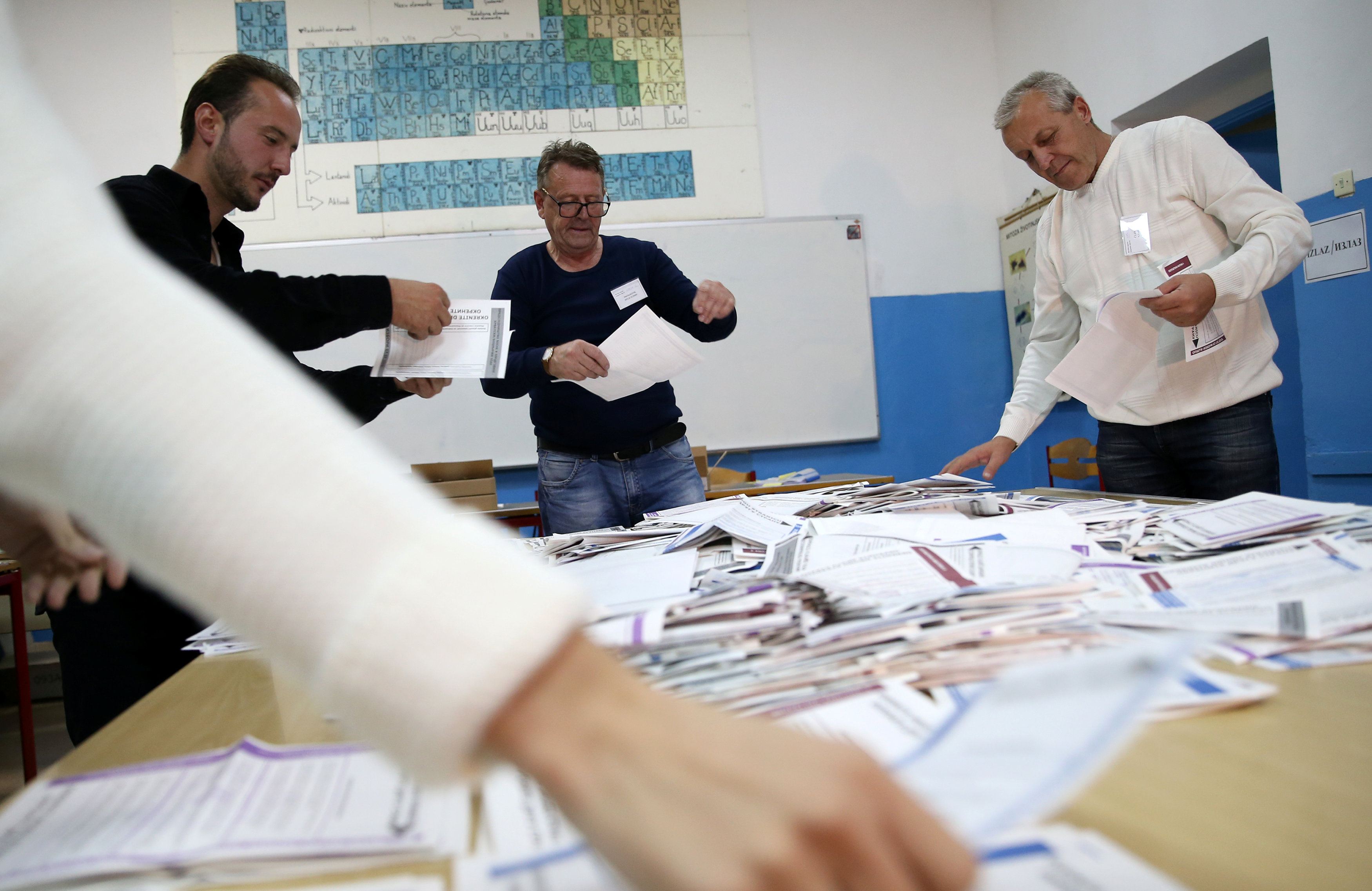 2018-10-07T181351Z_835855452_RC17E22092C0_RTRMADP_3_BOSNIA-ELECTION