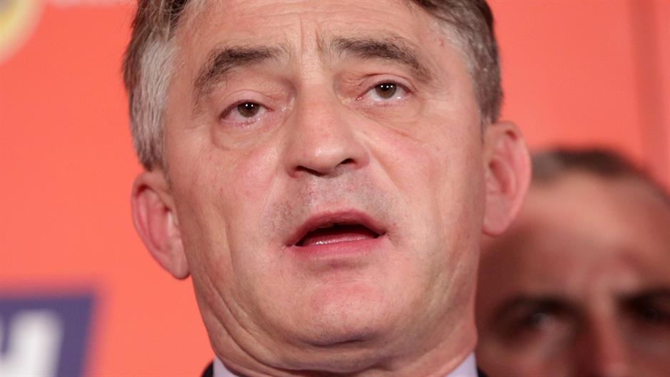 2018-10-07T234539Z_179732600_RC1F9CD42710_RTRMADP_3_BOSNIA-ELECTION