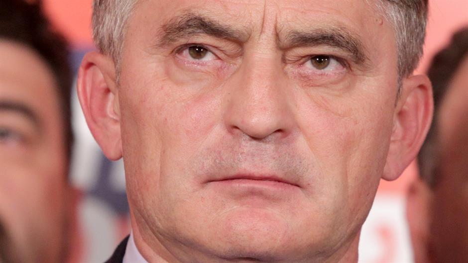 2018-10-07T234557Z_1461472138_RC1932379510_RTRMADP_3_BOSNIA-ELECTION(1)