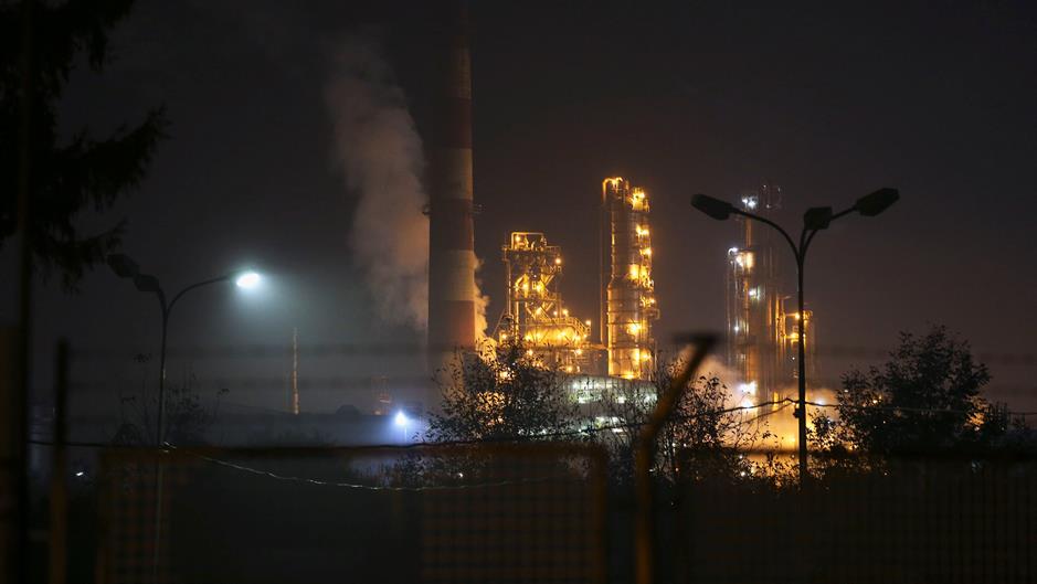 2018-10-09T224218Z_389738869_RC1E99508C40_RTRMADP_3_BOSNIA-REFINERY