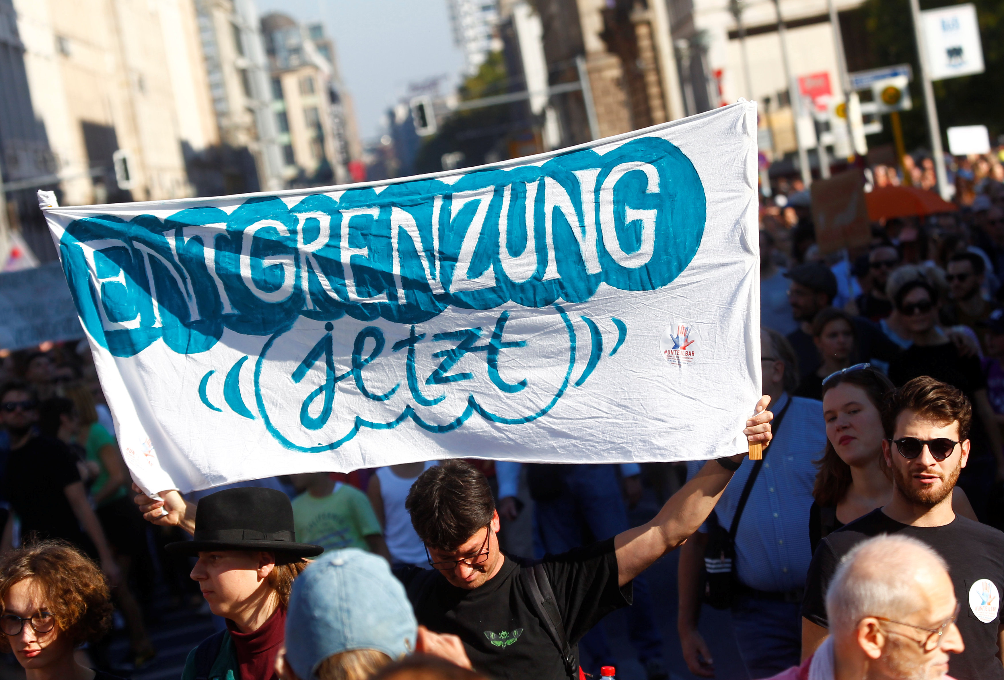 2018-10-13T124533Z_1425569908_RC1D63949BE0_RTRMADP_3_GERMANY-PROTESTS