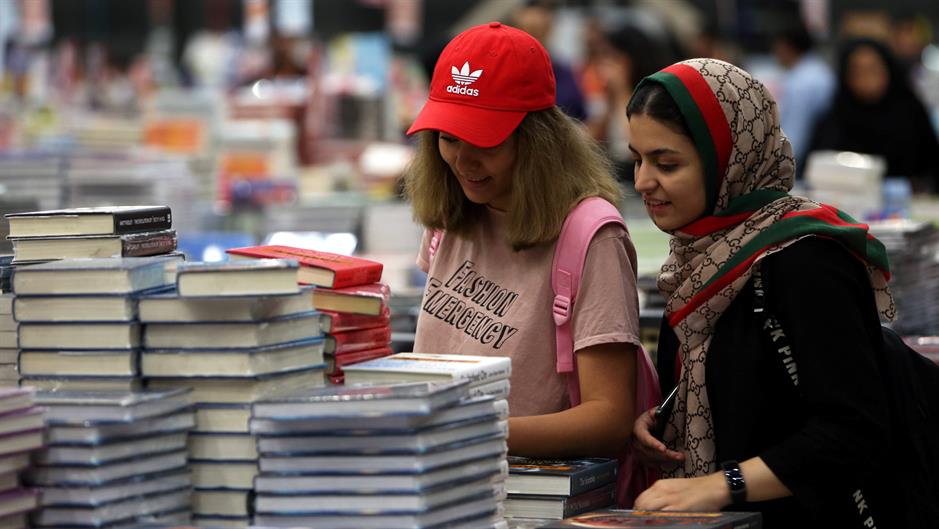 2018-10-18T115744Z_709646761_RC1DAE0FCE90_RTRMADP_3_EMIRATES-BOOKS