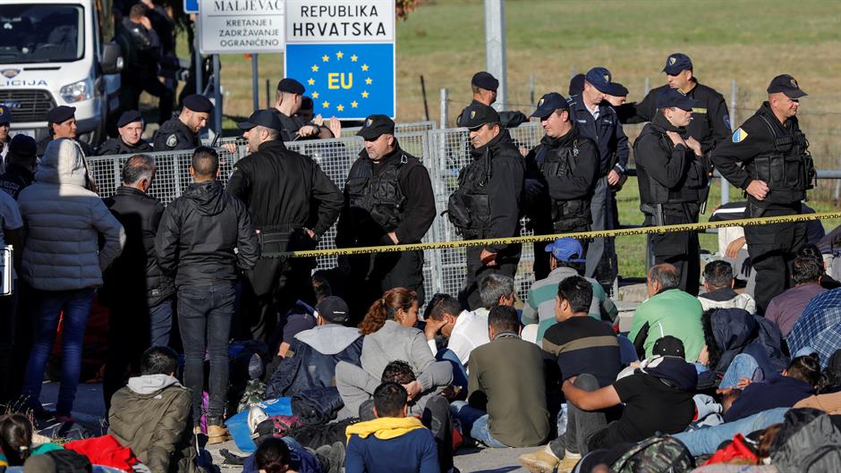 2018-10-24T142927Z_36444518_RC1A6E373720_RTRMADP_3_EUROPE-MIGRANTS-BOSNIA