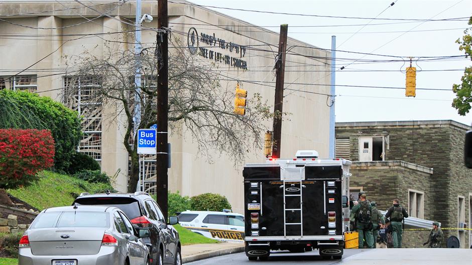 2018-10-27T182733Z_1447453090_RC113D9F8E00_RTRMADP_3_PENNSYLVANIA-SHOOTING(1)